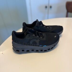 ON Women's Black Athletic Shoes